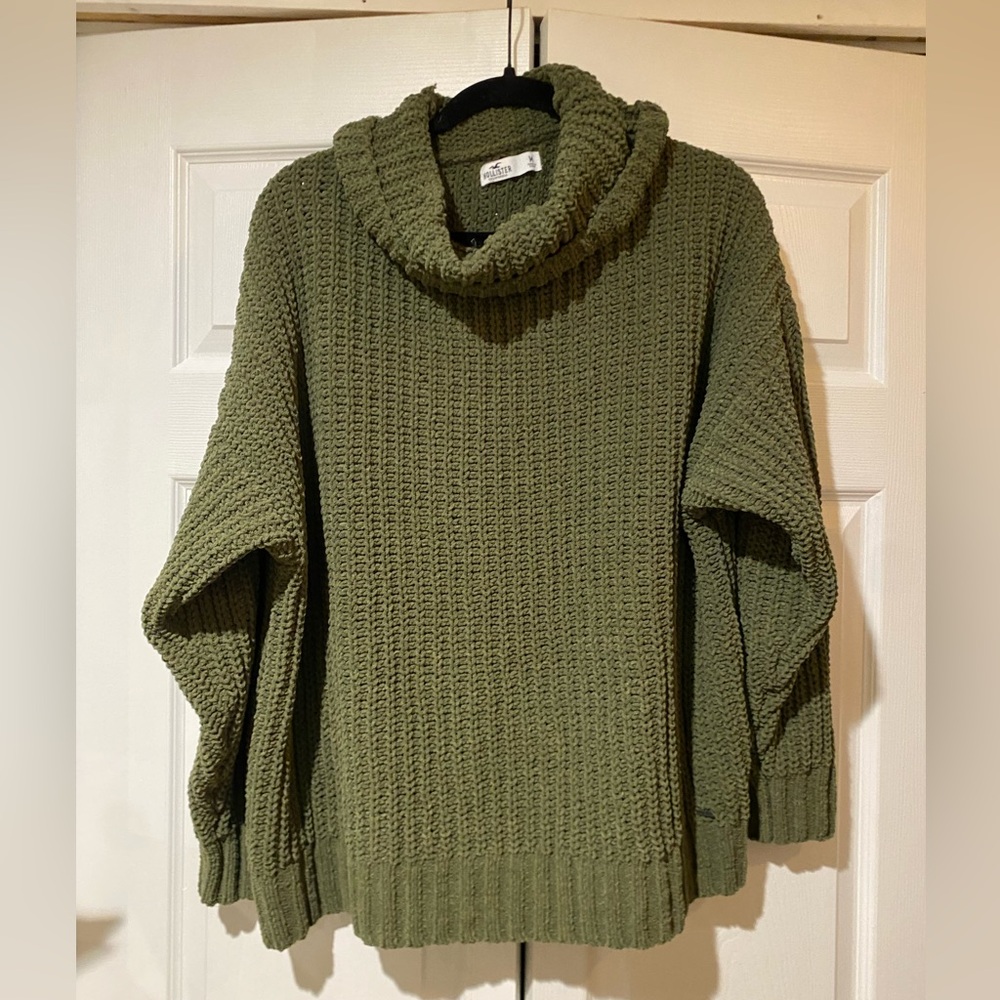 Hollister turtleneck sweater
